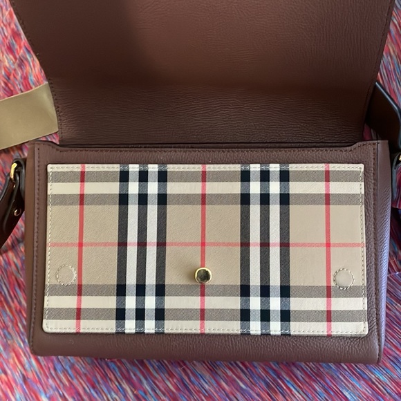 Burberry Leather and Vintage Checknote crossbody - Picture 4 of 7